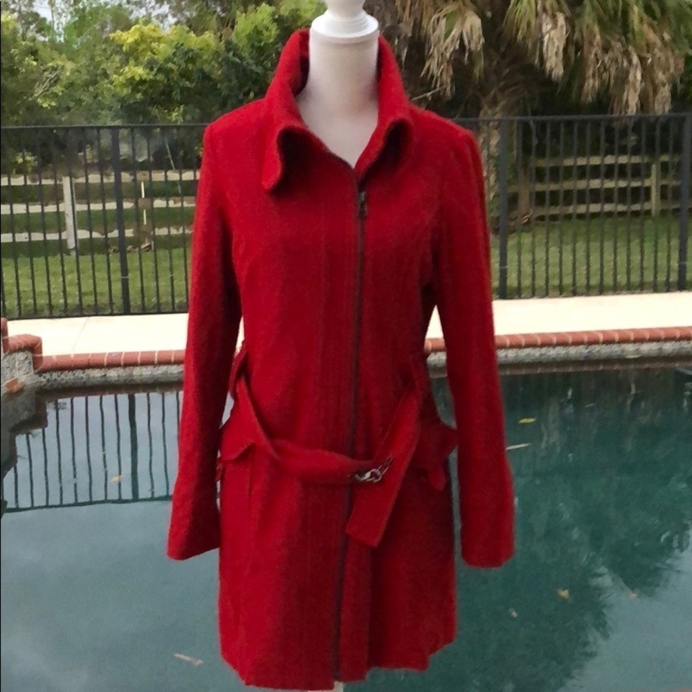 Bludeise lipstick red coat